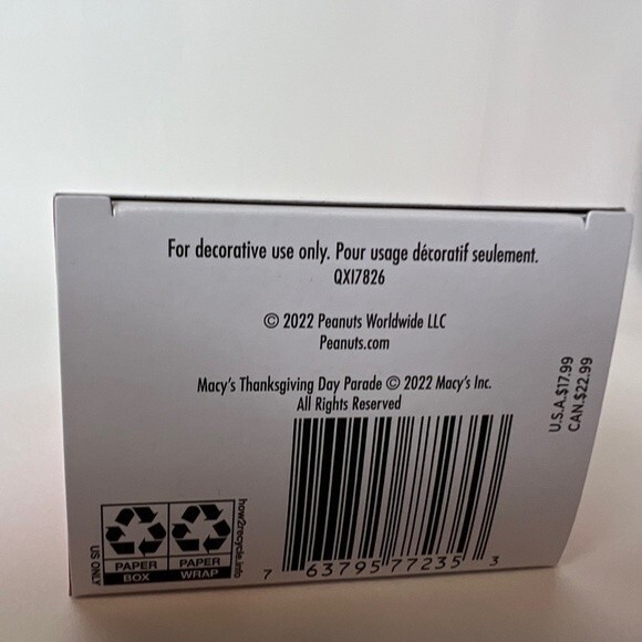 2022 Hallmark SNOOPY IN THE MACY'S THANKSGIVING DAY PARADE Peanuts Gang Ornament - Picture 3 of 5